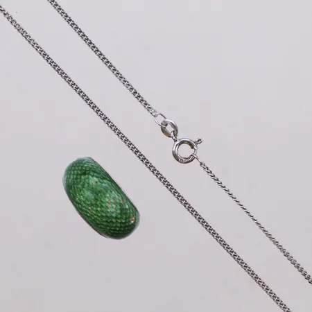 Ring med grön emalj, slitage, stl 16¼, Kedja, Pansar, längd 38cm, Unoaerre, 830/1000 silver Vikt: 9,3 g