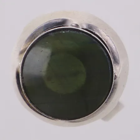 Ring med grön sten, stl 19, bredd 5-18mm, ställbar skena, nagg och repor på sten, Sirokoru Finland, 925/1000 silver Vikt: 9,9 g