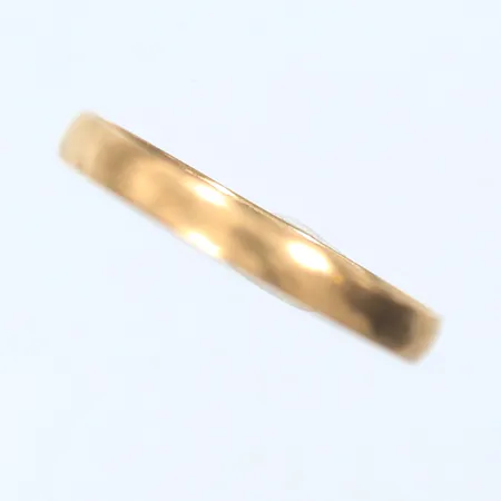 Slät ring, stl 18¼, bredd 3mm, sliten, gravyr, 18K, 1,1g Vikt: 1,1 g