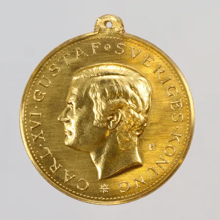 Medalj, Carl XVI Gustaf Ø27mm, "Nit och Redlighet i Rikets tjänst", defekt 23K Vikt: 11 g