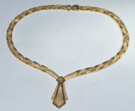 Halsband/armband/ring/örhänge, L 46 + 5 cm B 8-22 mm/L 19,5 cm B 8-16 mm/ Ø 19,5 mm B 3-19 mm/L 2 cm B 6-10 mm. Blankt borstat guld 21k  Vikt: 78,1 g