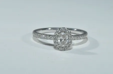 Diamantring 18k vitguld 2,9gr ca. 0,25ct Ø16,60mm ref:L10193/2001 Vikt: 2,9 g