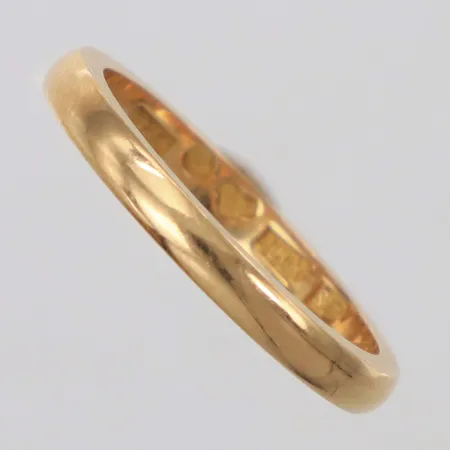 Ring stl 17¼, bredd 2,4mm, gravyr, 18K Vikt: 3,7 g