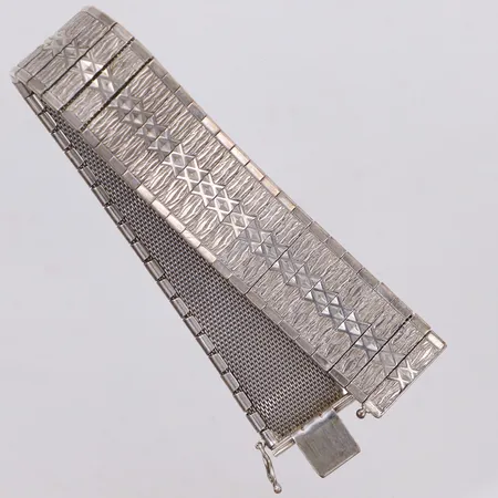 Armband, längd 18,5cm, skevt, importstämplat, 925/1000 silver Vikt: 38,7 g