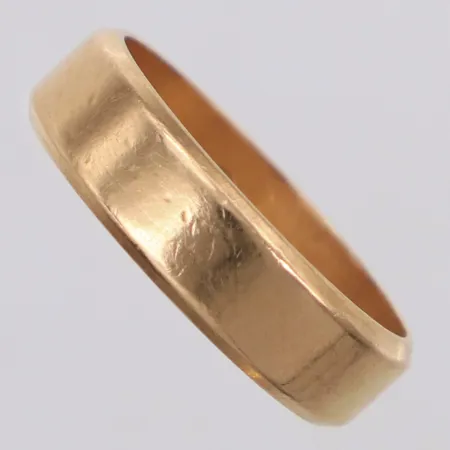 Ring, slät, stl 17¾, gravyr, 18K Vikt: 5,1 g