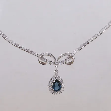 Collier med blå och vita stenar, längd ca 40cm, bredd 2mm, länk slapp vid lås, 830/1000 silver Vikt: 20,6 g