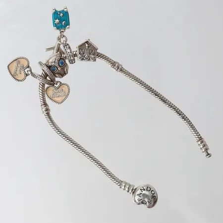 Armband Ormlänk, Pandora, Moments med hjärtformat lås samt 6 berlocker, längd 19cm, bredd ca 3-30mm, 925/1000 silver  Vikt: 32,8 g