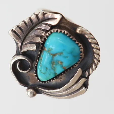 Ring med turkos, stl 17, bredd ca 3-24mm, stämplad Ahasteen, silver Vikt: 5,3 g