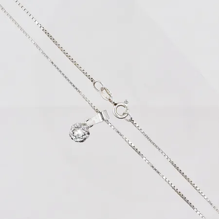 Kedja Venezia, 41cm, bredd 1,2mm, hänge vit sten Ø 7,2mm, silver 835/925/1000 Vikt: 3,7 g