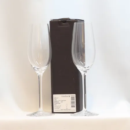 Två Champagneglas Orrefors "Merlot Clear", design: Erika Lagerbielke, höjd: ca 24cm, originalkartonger  Skickas med paket.