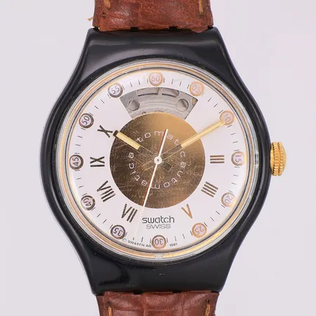 Herrur Swatch, automatisk, Ø36,5mm, glasbaksida, cal 2540, plast, smårepigt glas, läderband