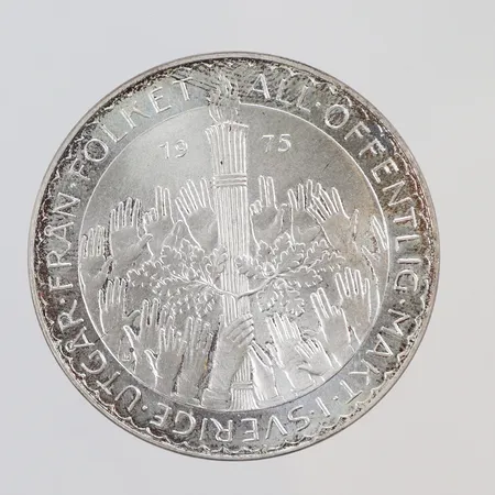 Jubileumsmynt, Nya grundlagen - All offentlig makt i Sverige utgår från folket, Ø36mm, nominellt värde 50kr, oxiderad, silver 925/1000 Vikt: 26,9 g