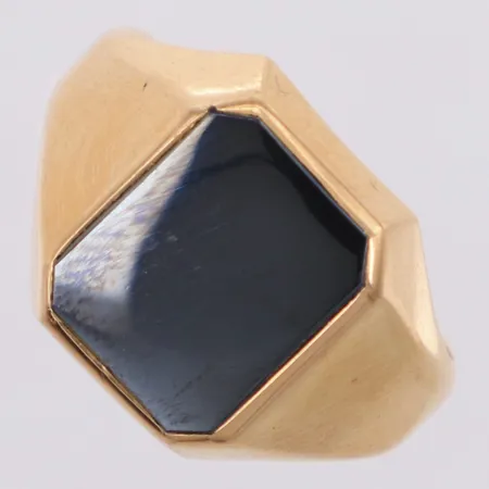 Klackring med hematit, stl 18¾, bredd 14,4mm, 18K  Vikt: 6 g