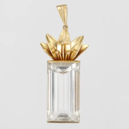 Hänge, Stigbert för Heribert Engelbert AB, med bergkristall, ca 18,80ct, höjd 44mm, bredd 18mm, Stockholm 1950, 18K guld Vikt: 8 g