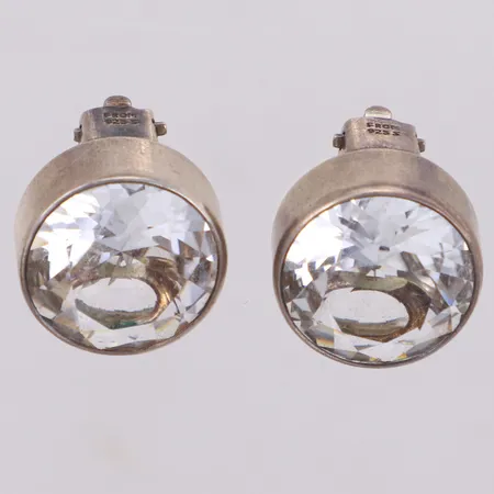 Ett par örhängen med vita stenar, Ø16,9mm, clips 925/1000 silver Vikt: 12,7 g