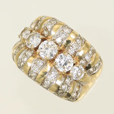 Ring med vita stenar, stl 20¾, bredd 6-17mm, saknar 1 sten, 14K, bruttovikt 8,7g