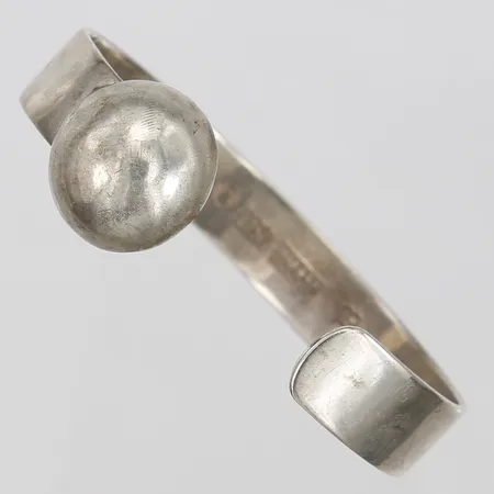 Armring, Birger Haglund, Stockholm, 1970, 5x6,5cm, bredd 12-20mm, slitage, svaga bucklor, 925/1000 silver. Vikt: 30 g