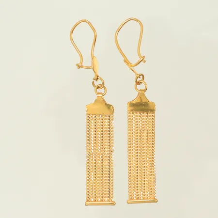 Ett par örhängen fiskben, 55mm inkl ögla, bredd 9mm, ett hänge ojämnt & öglor ojämna, 21K 3,9g Vikt: 3,9 g