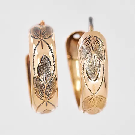 Ett par örhängen, Ø 16mm, bredd 4,8mm, dekor, 14K Vikt: 1,3 g