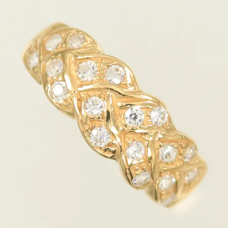 Ring med vita stenar, stl 17, bredd 2-7mm, ojämn skena, 14K Vikt: 2,4 g