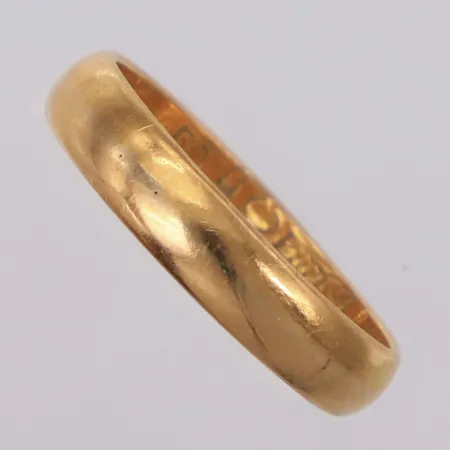 Ring stl 17¾, bredd 4mm, gravyr, 18K Vikt: 4 g