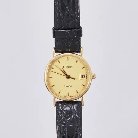 Damur Tissot, graverad boett, defekt/fungerar ej, Ø 22mm, 18K, med läderband