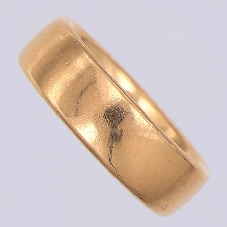 Ring, slät, stl 16¾, Schalin, gravyr, 18K Vikt: 8,2 g