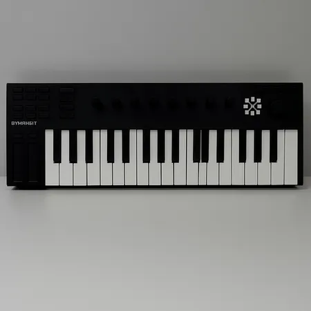Keyboard, Komplete kontrol M32, srn: M3264-7K359-8944A-48KAB-6B8F5, bruksslitage, ej funktionstestad,  Skickas med postpaket.