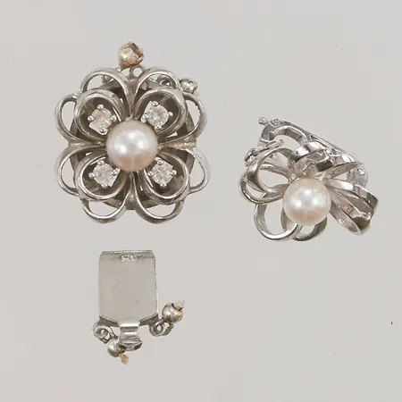 Lås för ett tvåradigt pärlcollier samt ett hänge för ett tvåradigt pärlcollier, 925/1000 silver, 11,8g.