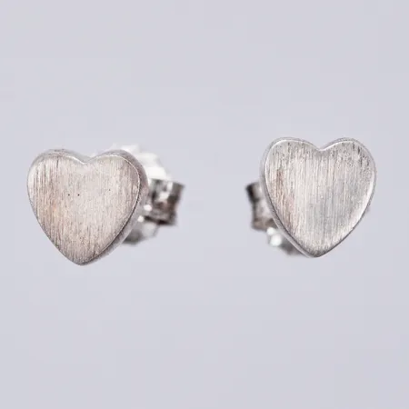 Ett par örhängen, hjärtan, Ø ca 6mm, 925/1000 silver Vikt: 1,6 g