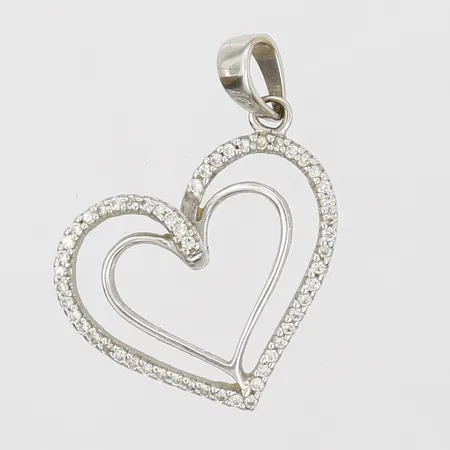Hänge hjärta med diamanter ca 50x ca 0,005ct totalt 0,24ct enligt gravyr, längd 26mm inklusive ögla, bredd 20mm, vitguld, GHA, 18K Vikt: 2,2 g