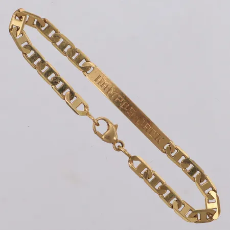 Armband 13cm, bredd 3,4mm, bricka med namngravyr, repor, 18K Vikt: 4,1 g