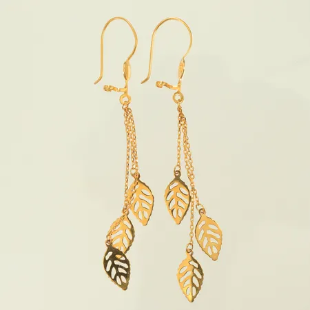 Ett par örhängen, längd 75mm, bredd 1-7mm, 21K Vikt: 3 g