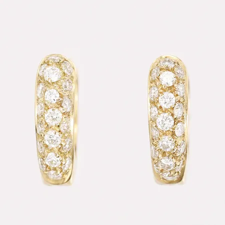 Ett par örhängen med diamanter 38x ca 0,01-0,02ct, längd 15mm, bredd 4mm, 18K Vikt: 4,3 g