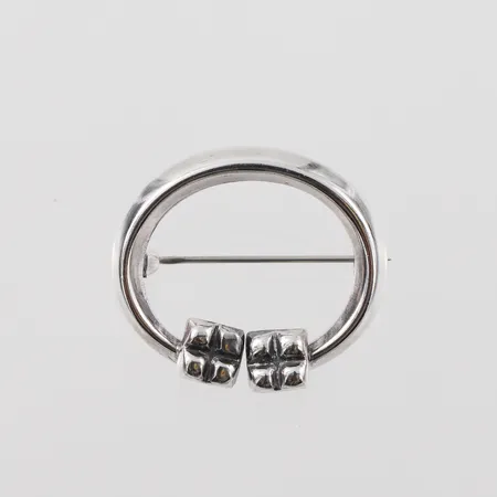 Brosch , längd ca 2,5cm, Holger Lindström Kalevala, 1976 (Y7), silver Vikt: 5,4 g