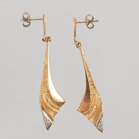 Örhängen med diamanter 2 x ca. 0,01ct,, 49mm, snurrebussar i oädel metall, 18K, 5,2g.