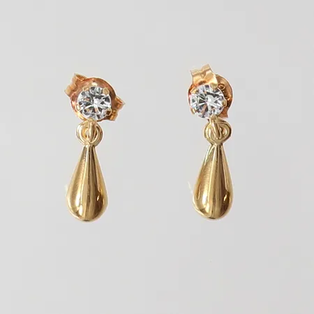 Ett par örhängen med blomdekor, längd 35mm, bredd 19-22mm, skruvlås, Sterling Vikt: 3,4 g