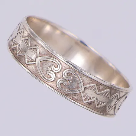 Ring, mönstrad, stl 18, Tornedalens hantverk, 925/1000 silver Vikt: 2 g