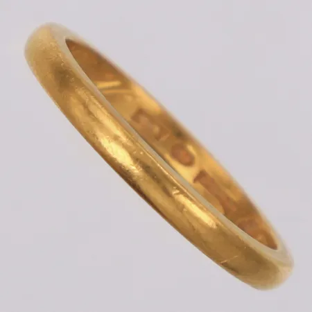 Ring, slät, stl 18, gravyr, 23K Vikt: 4,6 g