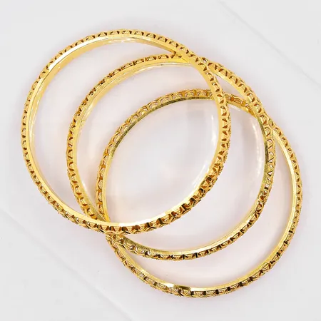 3 Armringar, Ø 60,5mm, bredd 6,5mm, skeva, 21K   Vikt: 32,5 g