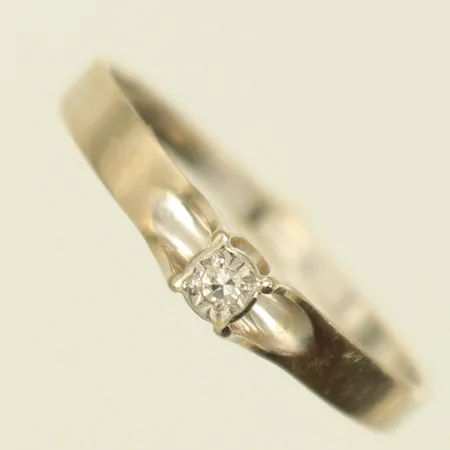 Ring med diamant 1x0,01ct, stl 19½, bredd 2-3mm, vitguld, GFAB, 18K Vikt: 1,9 g