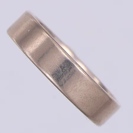 Ring, slät, stl 18¾, vitguld, Schalin, 18K Vikt: 6,4 g