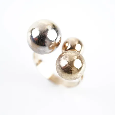 Ring stl 17½(55), justerbar, bredd 16mm, 14k Vikt: 4,7 g