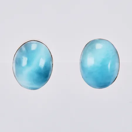 Ett par örhängen med stenar längd ca 9mm, bredd ca 6mm, 14K Vikt: 1,9 g