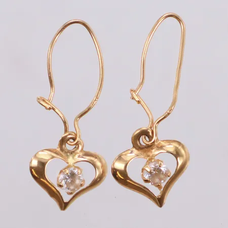 Ett par örhängen, ca 20mm, hjärtan med vita stenar, ojämnheter, 18K Vikt: 0,6 g