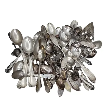 Diverse silverbestick, merparten kaffeskedar (olika modeller), bruksskick, någon enstaka del med gravyr Vikt: 1215 g