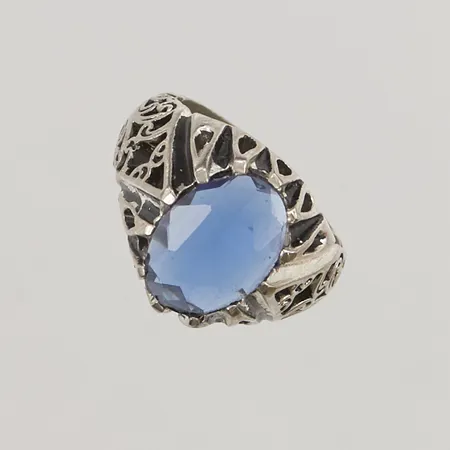 Ring, blå sten, Ø19¾, bredd: 5,9-16,7mm, 925/1000 silver, 7,0g.