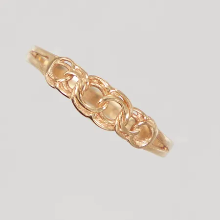 Ring Bismarck, stl 18, bredd 1,9 - 4,7mm, W&A 18K Vikt: 1,2 g