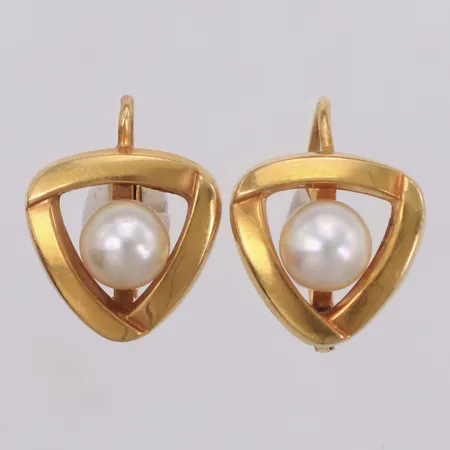 Ett par örhängen med odlade pärlor, längd ca 10mm, 18K Vikt: 2,2 g