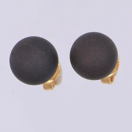 Ett par örhängen, matt rund hematit, 8mm, 18K Vikt: 3,5 g
